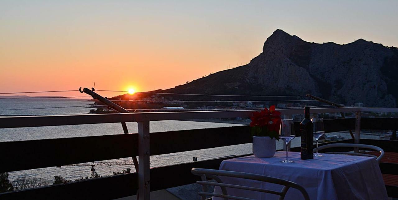 Cosy Sunset Apartment Omiš Exterior foto
